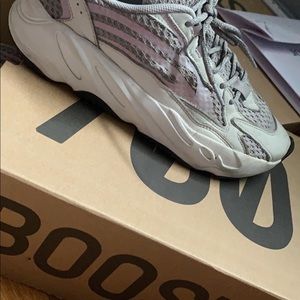 Yeezy 700 static size 10